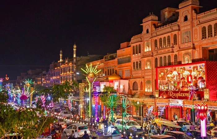 Travel Hacks to Save Money During Festive Holidays