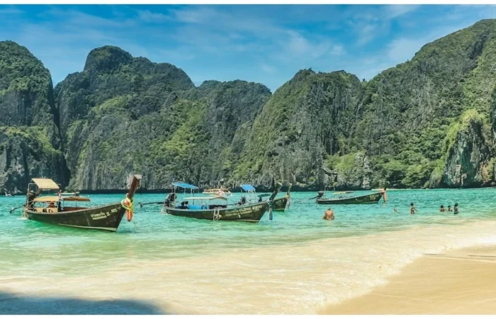 Phi-Phi-Islands